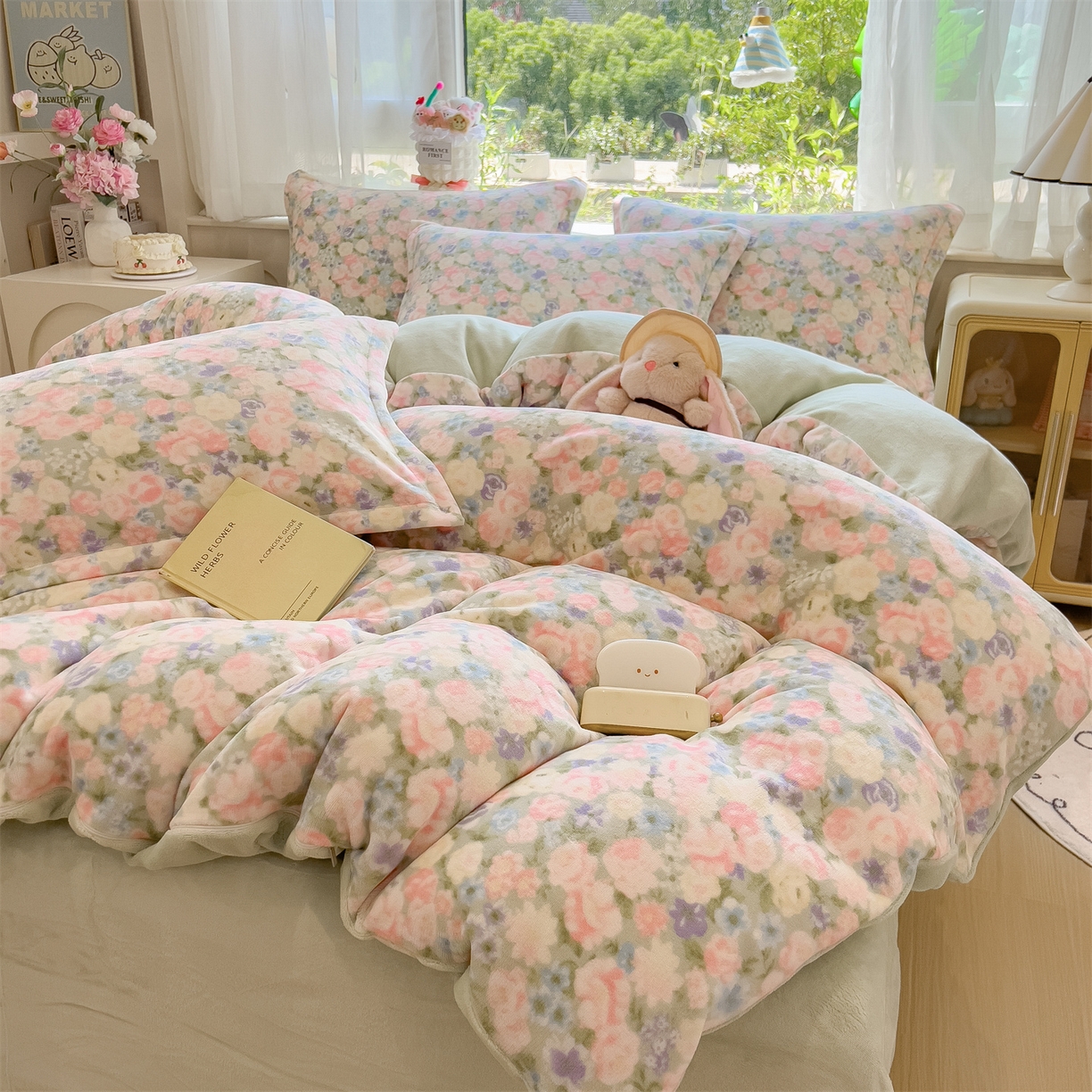 91家纺网 家纺一手货源 找家纺 布凡家居 2026新款190g高克重牛奶绒印花四件套 枕花眠