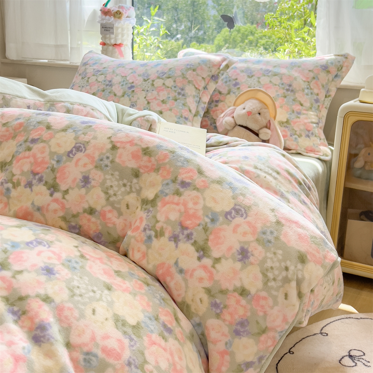 91家纺网 家纺一手货源 找家纺 布凡家居 2026新款190g高克重牛奶绒印花四件套 枕花眠