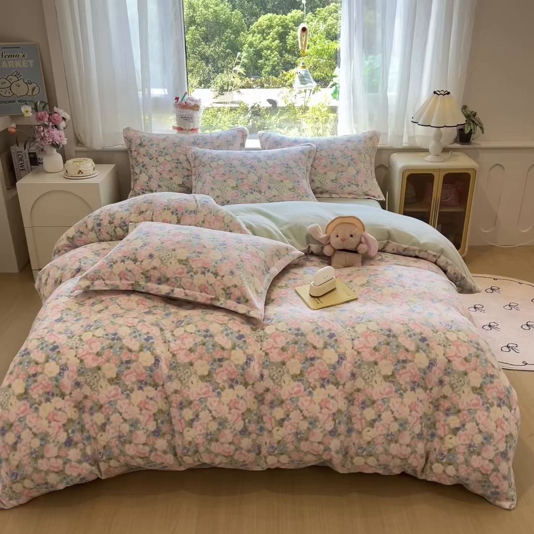 91家纺网 家纺一手货源 找家纺 布凡家居 2026新款190g高克重牛奶绒印花四件套 枕花眠