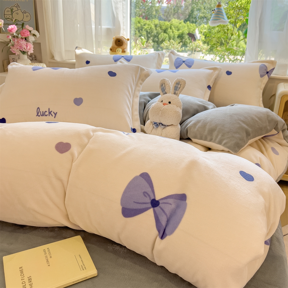 91家纺网 家纺一手货源 找家纺 布凡家居 2026新款190g高克重牛奶绒印花四件套 紫蝶幸运曲