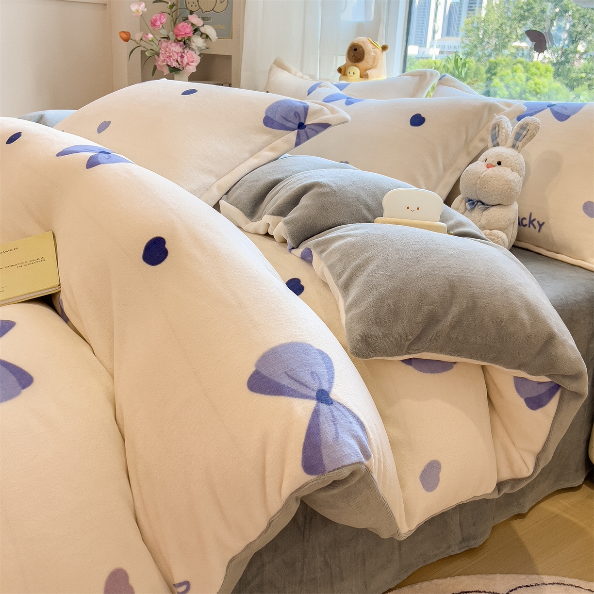 91家纺网 家纺一手货源 找家纺 布凡家居 2026新款190g高克重牛奶绒印花四件套 紫蝶幸运曲