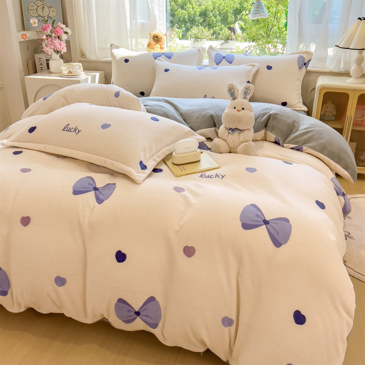 91家纺网 家纺一手货源 找家纺 布凡家居 2026新款190g高克重牛奶绒印花四件套 紫蝶幸运曲