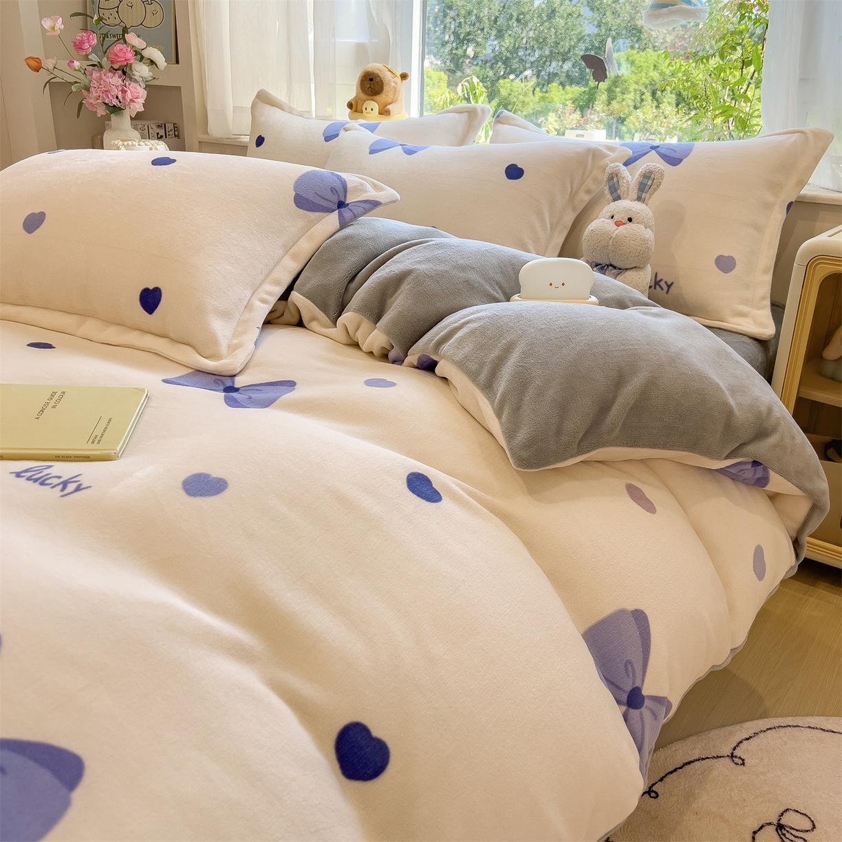 91家纺网 家纺一手货源 找家纺 布凡家居 2026新款190g高克重牛奶绒印花四件套 紫蝶幸运曲