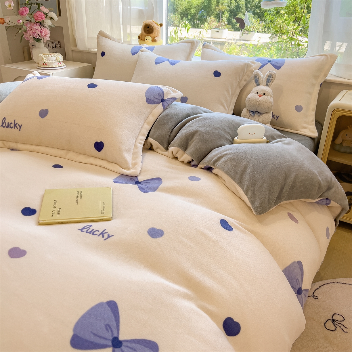 91家纺网 家纺一手货源 找家纺 布凡家居 2026新款190g高克重牛奶绒印花四件套 紫蝶幸运曲