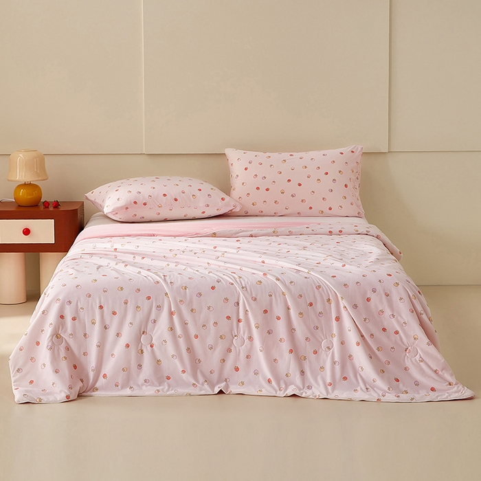 91家纺网 家纺一手货源 找家纺 梦恬佳 2026新款冰淇淋印花凉感丝夏凉被小冰被 多彩草莓