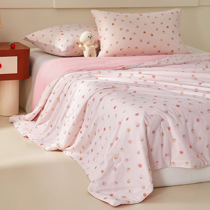 91家纺网 家纺一手货源 找家纺 梦恬佳 2026新款冰淇淋印花凉感丝夏凉被小冰被 多彩草莓