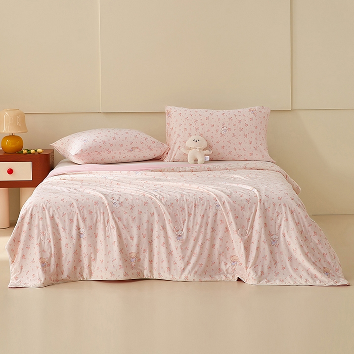 91家纺网 家纺一手货源 找家纺 梦恬佳 2026新款冰淇淋印花凉感丝夏凉被小冰被 花田小熊