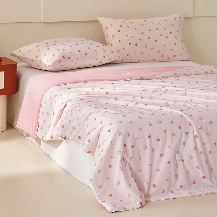 91家纺网 家纺一手货源 找家纺 梦恬佳 2026新款冰淇淋印花凉感丝夏凉被小冰被 多彩草莓