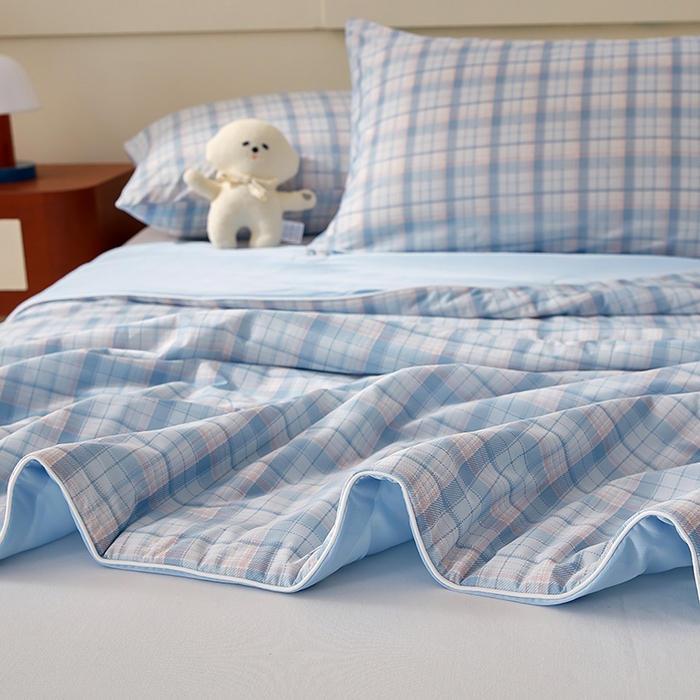 91家纺网 家纺一手货源 找家纺 梦恬佳 2026新款冰淇淋印花凉感丝夏凉被小冰被 蓝格纹