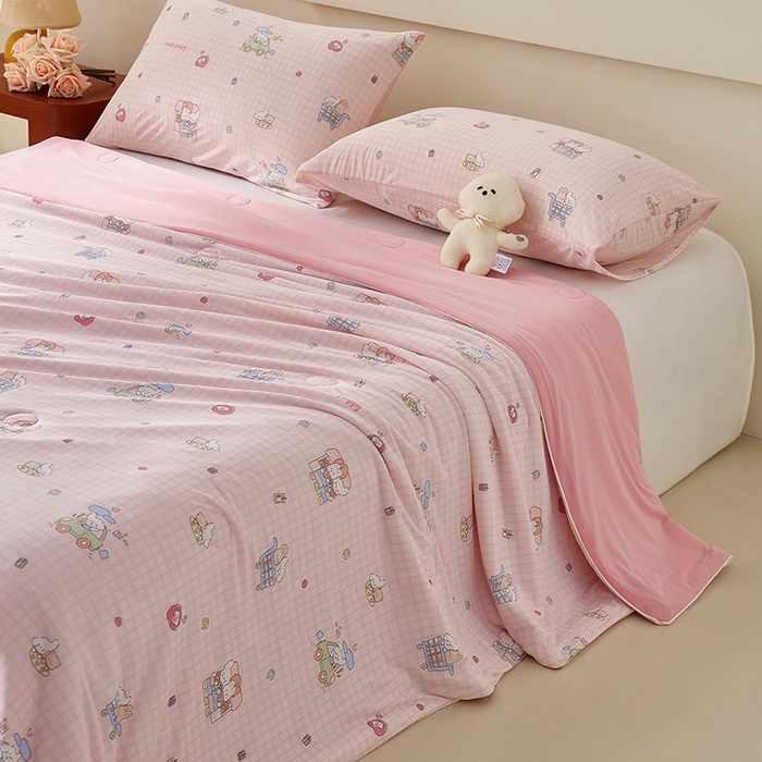 91家纺网 家纺一手货源 找家纺 梦恬佳 2026新款冰淇淋印花凉感丝夏凉被小冰被 小汽车-粉