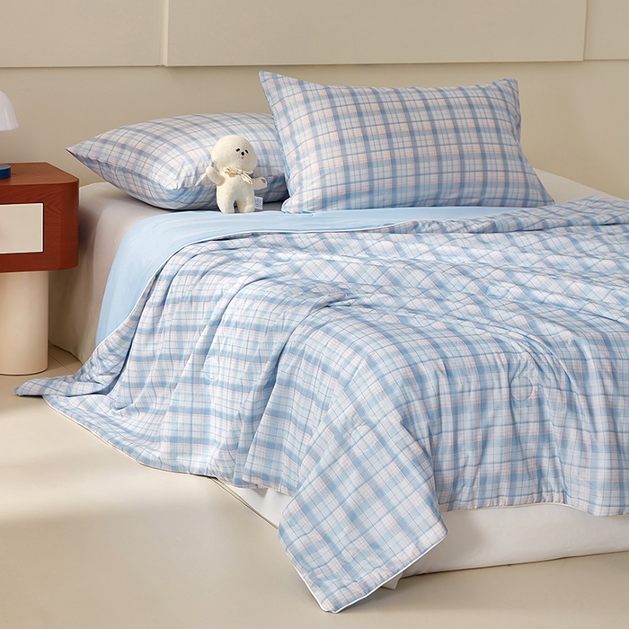 91家纺网 家纺一手货源 找家纺 梦恬佳 2026新款冰淇淋印花凉感丝夏凉被小冰被 蓝格纹