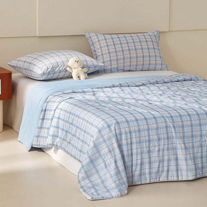 91家纺网 家纺一手货源 找家纺 梦恬佳 2026新款冰淇淋印花凉感丝夏凉被小冰被 蓝格纹