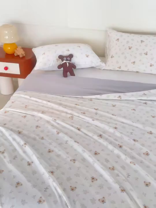 91家纺网 家纺一手货源 找家纺 梦恬佳 2026新款冰淇淋印花凉感丝夏凉被小冰被 绅士小熊