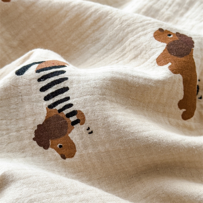 91家纺网 家纺一手货源 找家纺 布凡家居 2026新款全棉纯棉双层纱布毯夏被毯盖毯双层纱浴巾毯 皱皱纱-腊肠狗