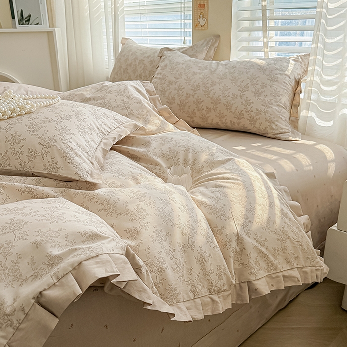 91家纺网 家纺一手货源 找家纺 帛美家纺 2026新款全棉花边款印花四件套 赫本心情