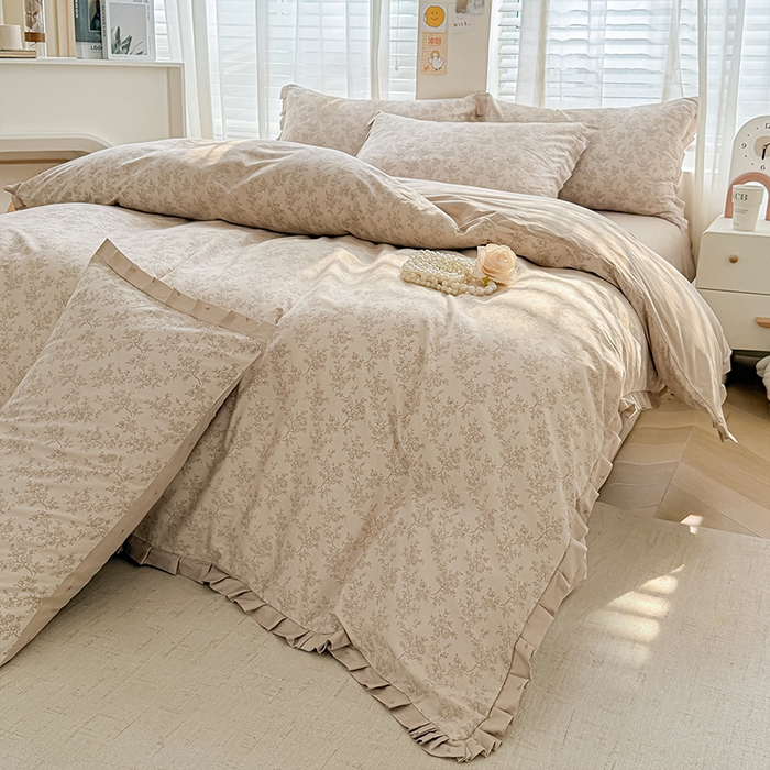 91家纺网 家纺一手货源 找家纺 帛美家纺 2026新款全棉花边款印花四件套 赫本心情