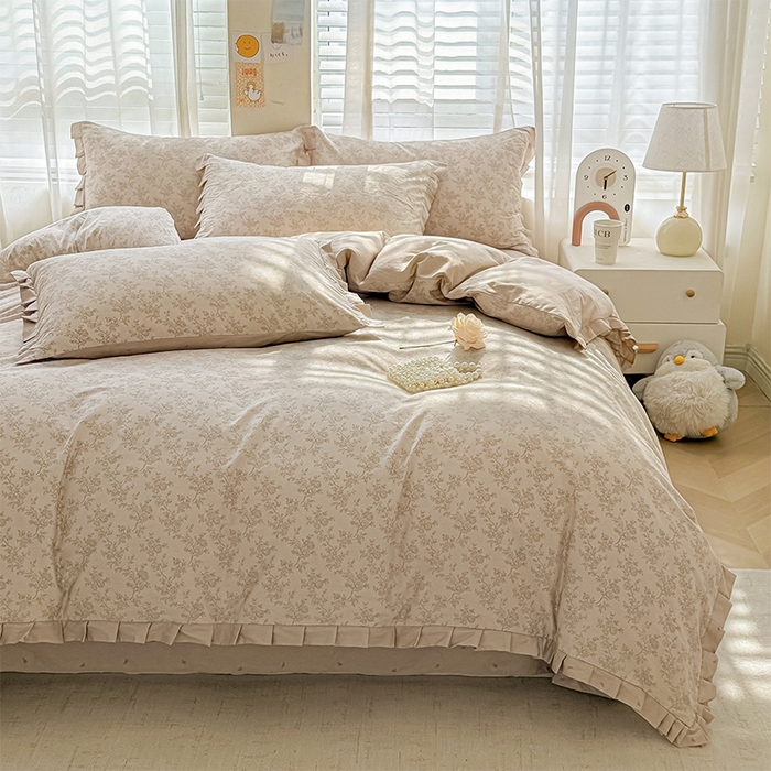 91家纺网 家纺一手货源 找家纺 帛美家纺 2026新款全棉花边款印花四件套 赫本心情