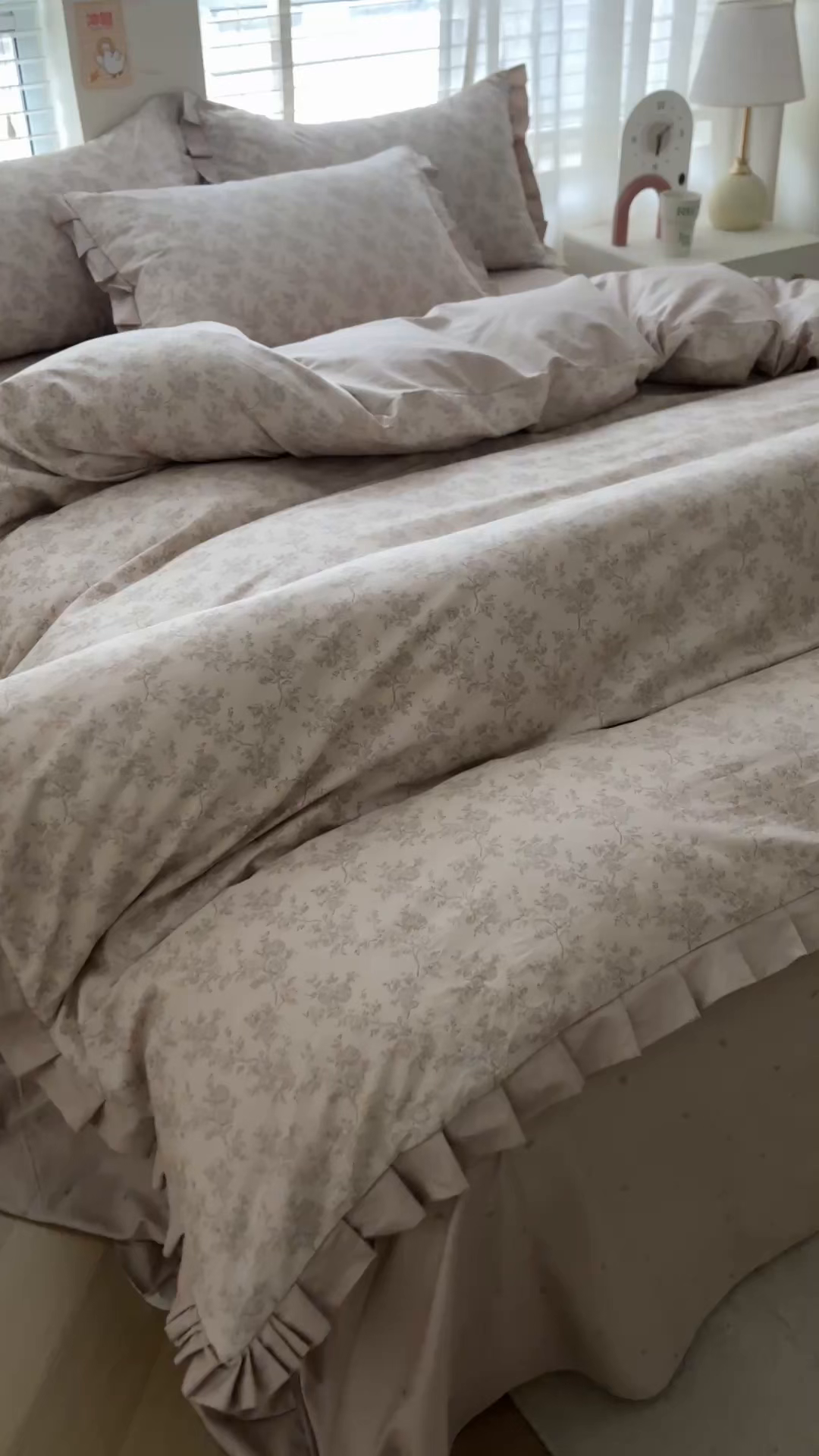 91家纺网 家纺一手货源 找家纺 帛美家纺 2026新款全棉花边款印花四件套 赫本心情