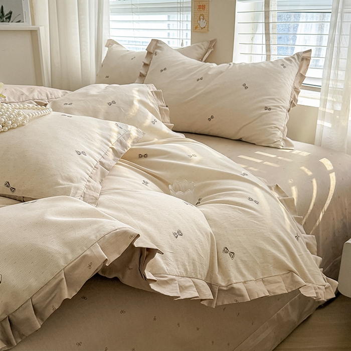 91家纺网 家纺一手货源 找家纺 帛美家纺 2026新款全棉花边款印花四件套 恋爱邮差