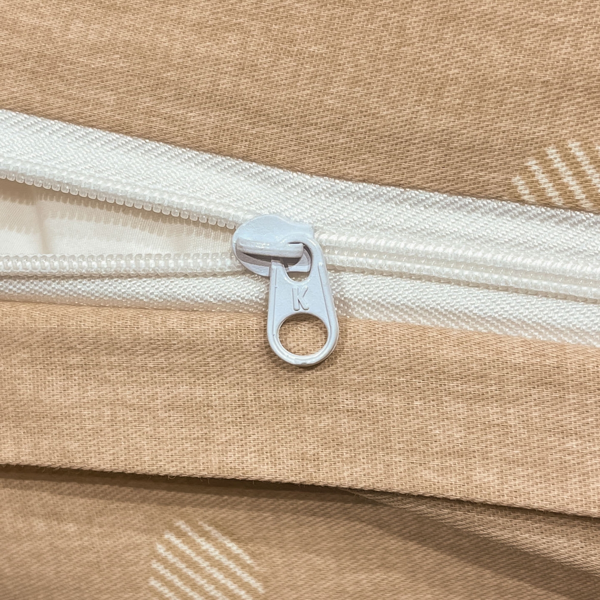 91家纺网 家纺一手货源 找家纺 乐美家纺 2026新款春夏软萌全棉毛巾绣系列四件套 冬日小熊