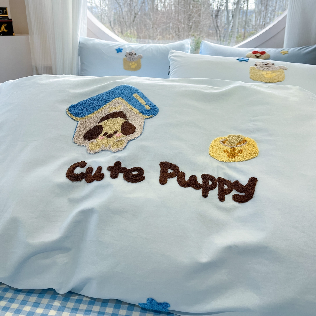 91家纺网 家纺一手货源 找家纺 乐美家纺 2026新款春夏软萌全棉毛巾绣系列四件套 房子小狗狗