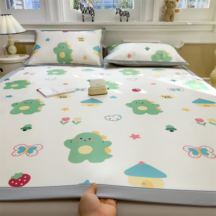 91家纺网 家纺一手货源 找家纺 布凡家居 2026新款卡通冰丝印花凉席 草莓恐龙