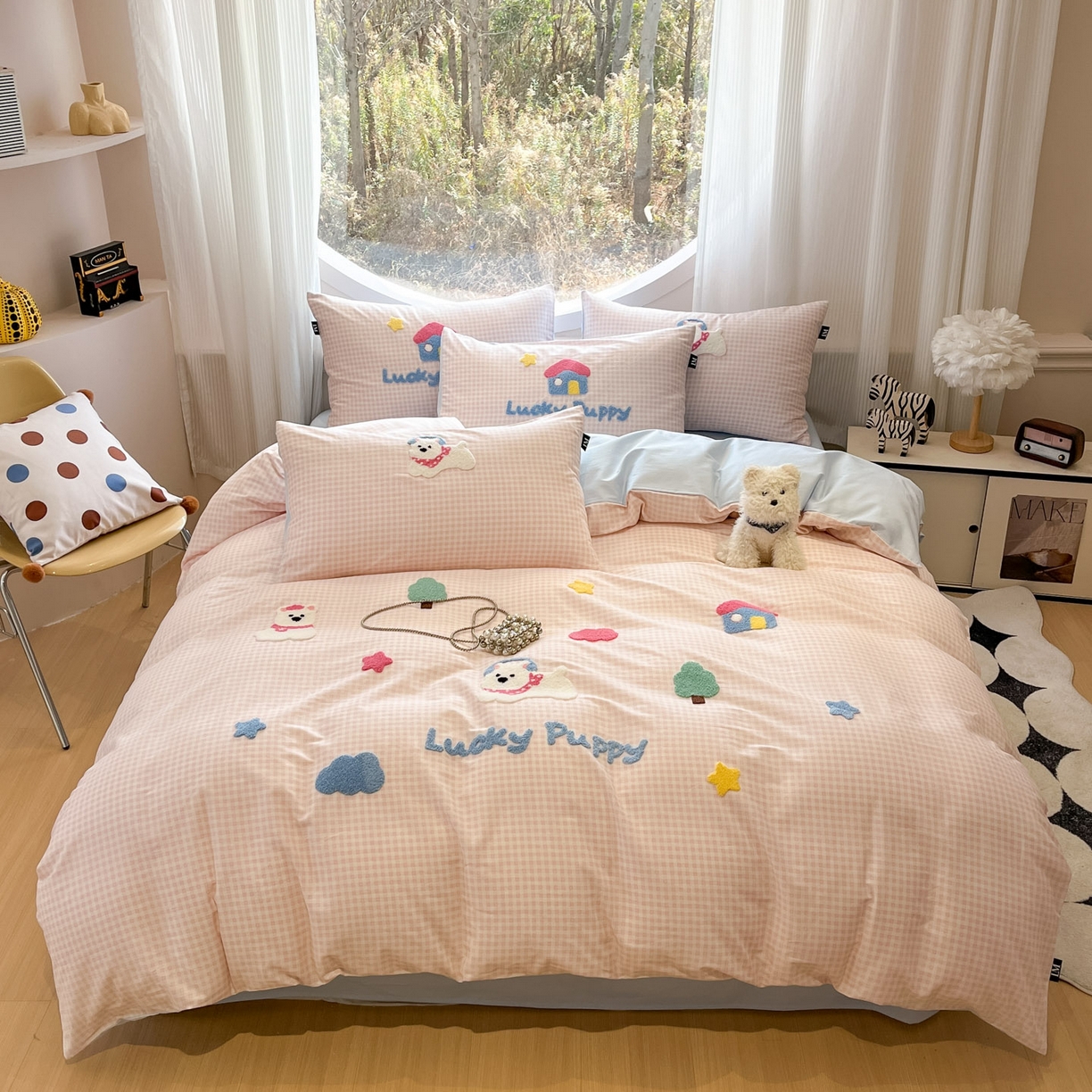 91家纺网 家纺一手货源 找家纺 乐美家纺 2026新款春夏软萌全棉毛巾绣系列四件套 西高地房子