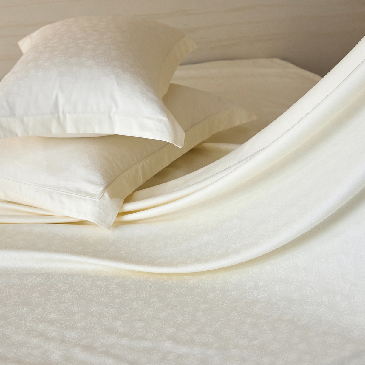 91家纺网 家纺一手货源 找家纺 梧桐树 2026新款60支长绒棉提花高奢系列四件套 T04玫瑰-奶白