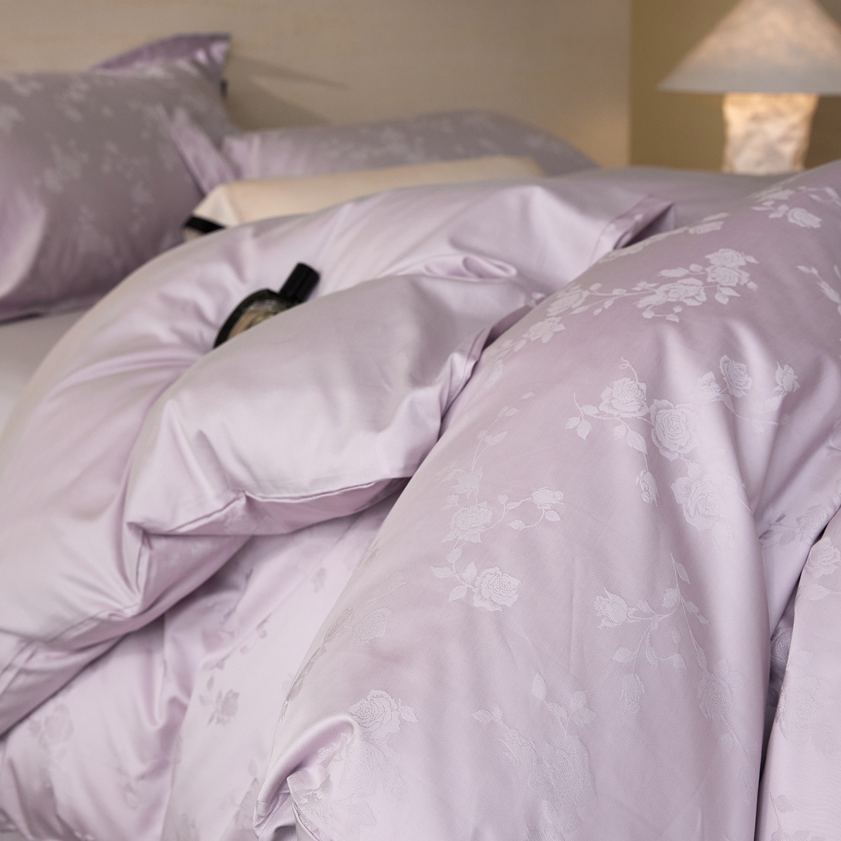 91家纺网 家纺一手货源 找家纺 梧桐树 2026新款60支长绒棉提花高奢系列四件套 T09赫本-紫