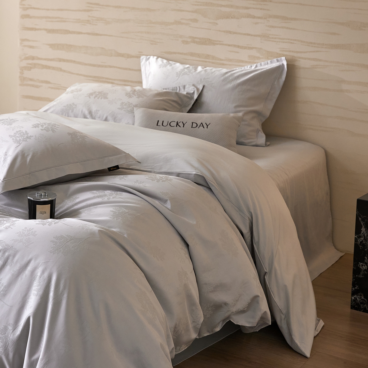 91家纺网 家纺一手货源 找家纺 梧桐树 2026新款60支长绒棉提花高奢系列四件套 T07漫叶-灰