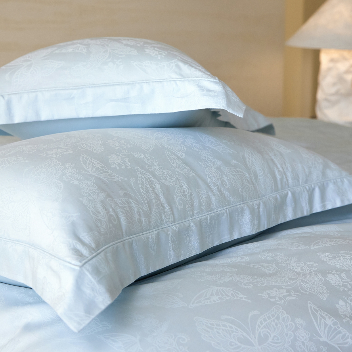 91家纺网 家纺一手货源 找家纺 梧桐树 2026新款60支长绒棉提花高奢系列四件套 T13羽蝶-蓝