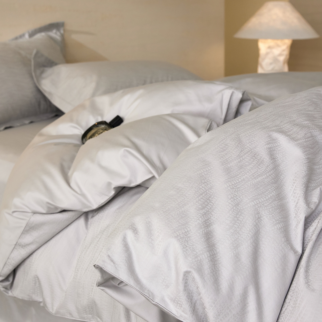 91家纺网 家纺一手货源 找家纺 梧桐树 2026新款60支长绒棉提花高奢系列四件套 T12玛吉灰