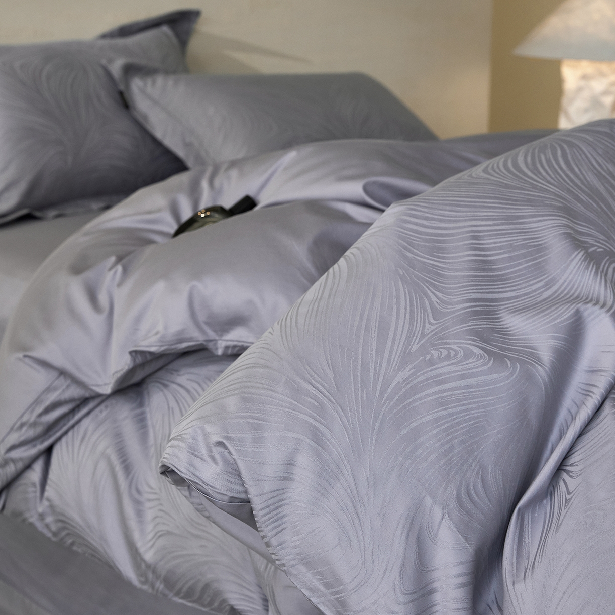 91家纺网 家纺一手货源 找家纺 梧桐树 2026新款60支长绒棉提花高奢系列四件套 T02幻境蓝紫