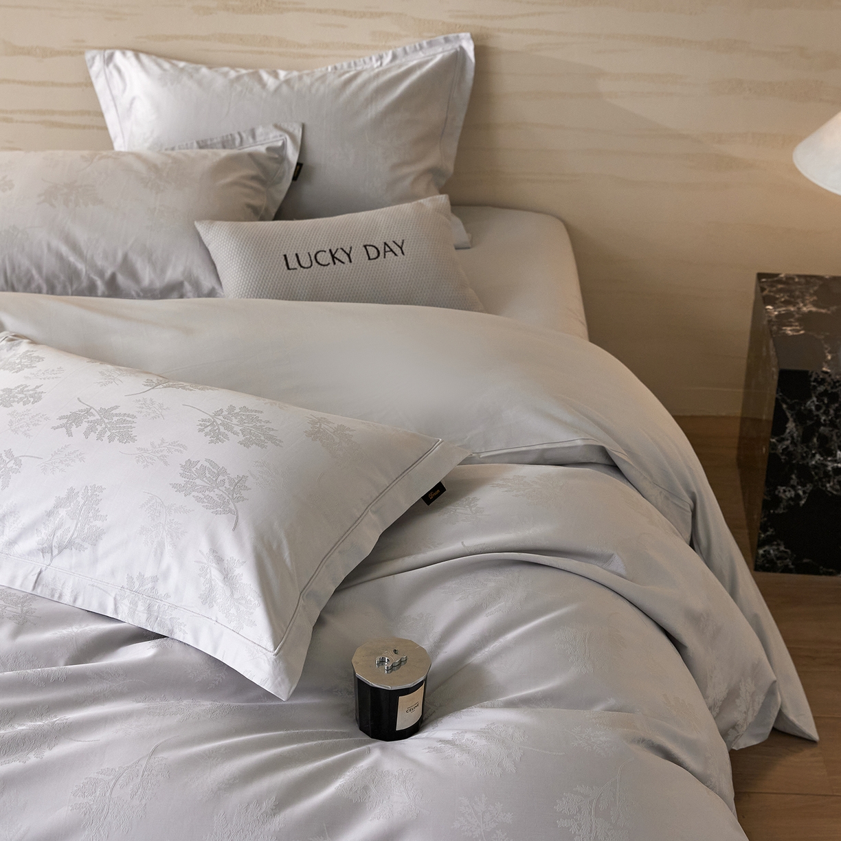 91家纺网 家纺一手货源 找家纺 梧桐树 2026新款60支长绒棉提花高奢系列四件套 T07漫叶-灰