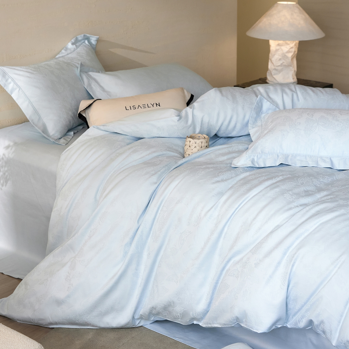 91家纺网 家纺一手货源 找家纺 梧桐树 2026新款60支长绒棉提花高奢系列四件套 T13羽蝶-蓝