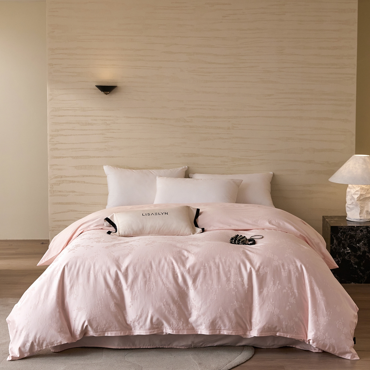 91家纺网 家纺一手货源 找家纺 梧桐树 2026新款60支长绒棉提花高奢系列四件套 T08赫本-玉粉