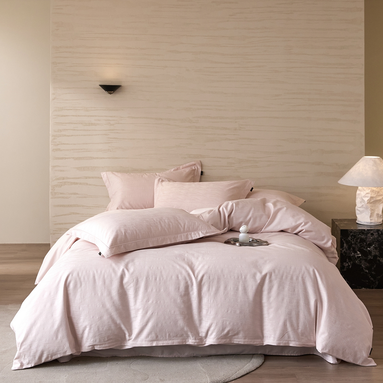 91家纺网 家纺一手货源 找家纺 梧桐树 2026新款60支长绒棉提花高奢系列四件套 T10玛吉-粉玉