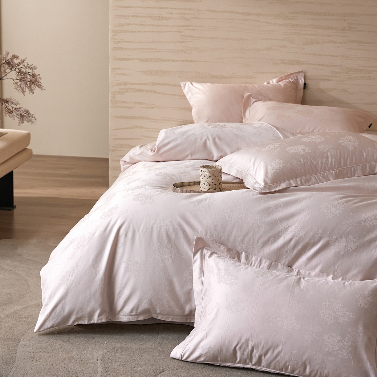 91家纺网 家纺一手货源 找家纺 梧桐树 2026新款60支长绒棉提花高奢系列四件套 TO5漫叶-粉玉