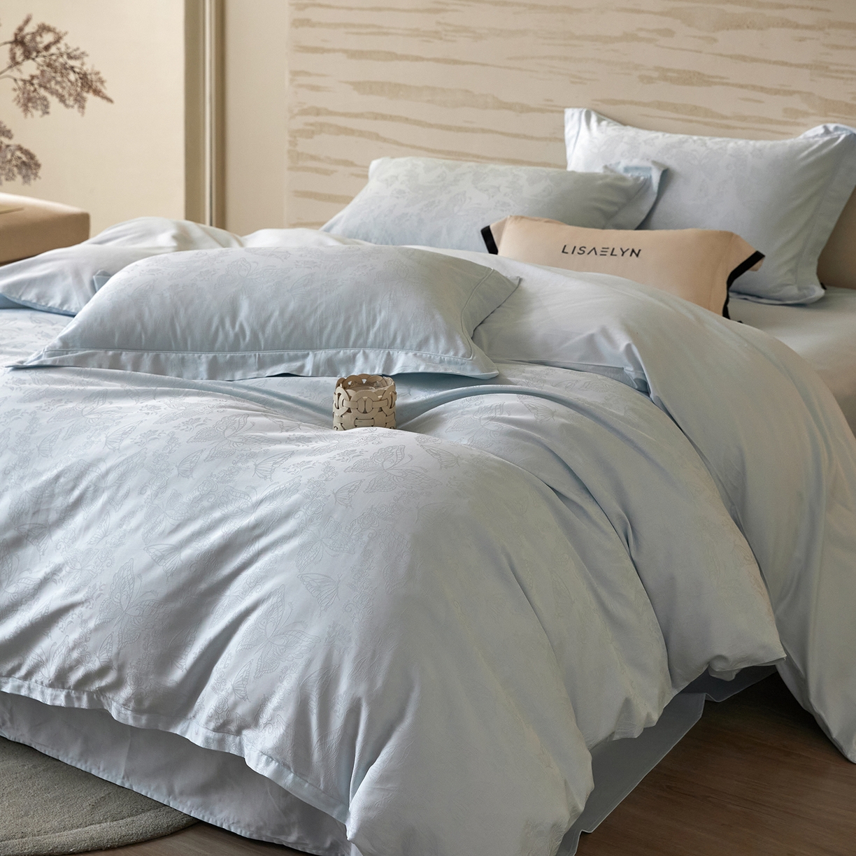 91家纺网 家纺一手货源 找家纺 梧桐树 2026新款60支长绒棉提花高奢系列四件套 T13羽蝶-蓝