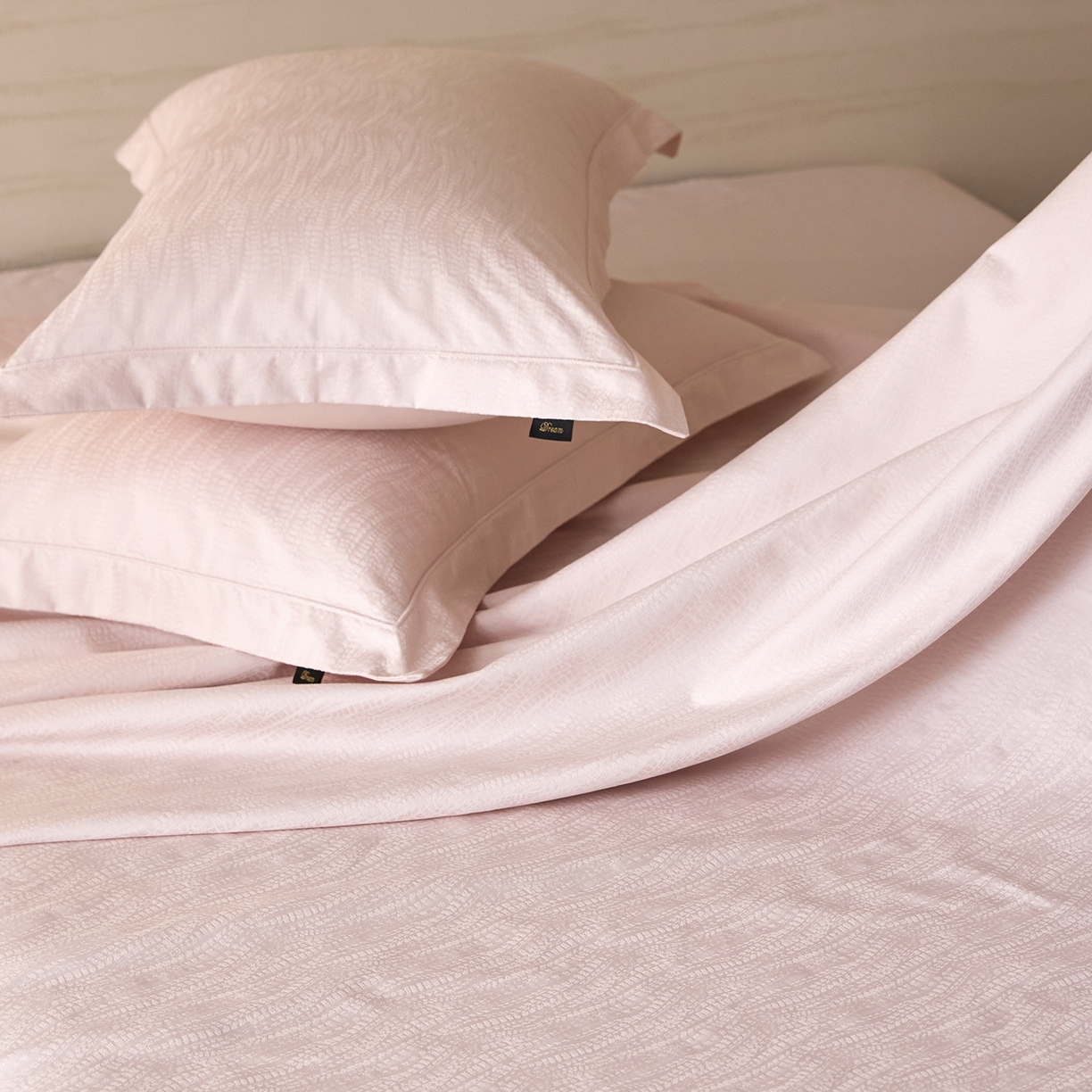 91家纺网 家纺一手货源 找家纺 梧桐树 2026新款60支长绒棉提花高奢系列四件套 T10玛吉-粉玉