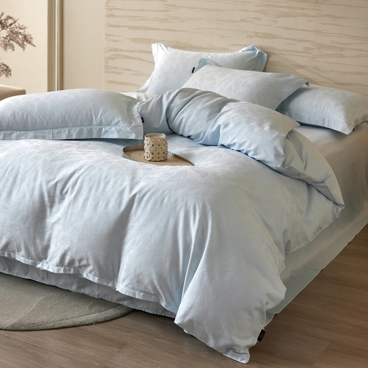 91家纺网 家纺一手货源 找家纺 梧桐树 2026新款60支长绒棉提花高奢系列四件套 T13羽蝶-蓝