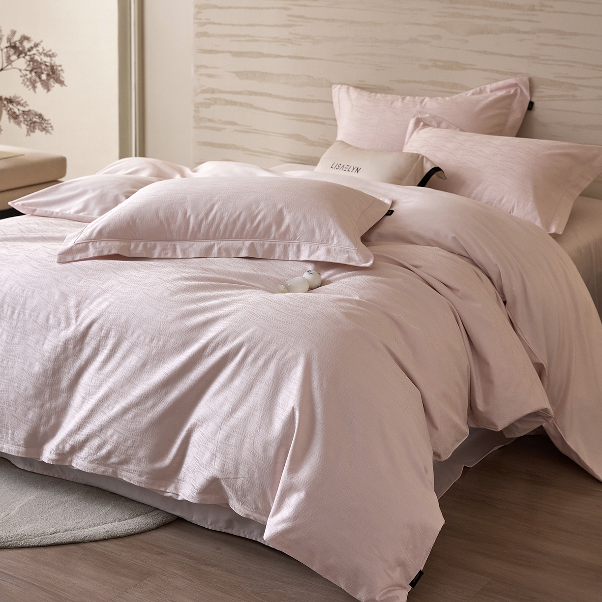 91家纺网 家纺一手货源 找家纺 梧桐树 2026新款60支长绒棉提花高奢系列四件套 T10玛吉-粉玉