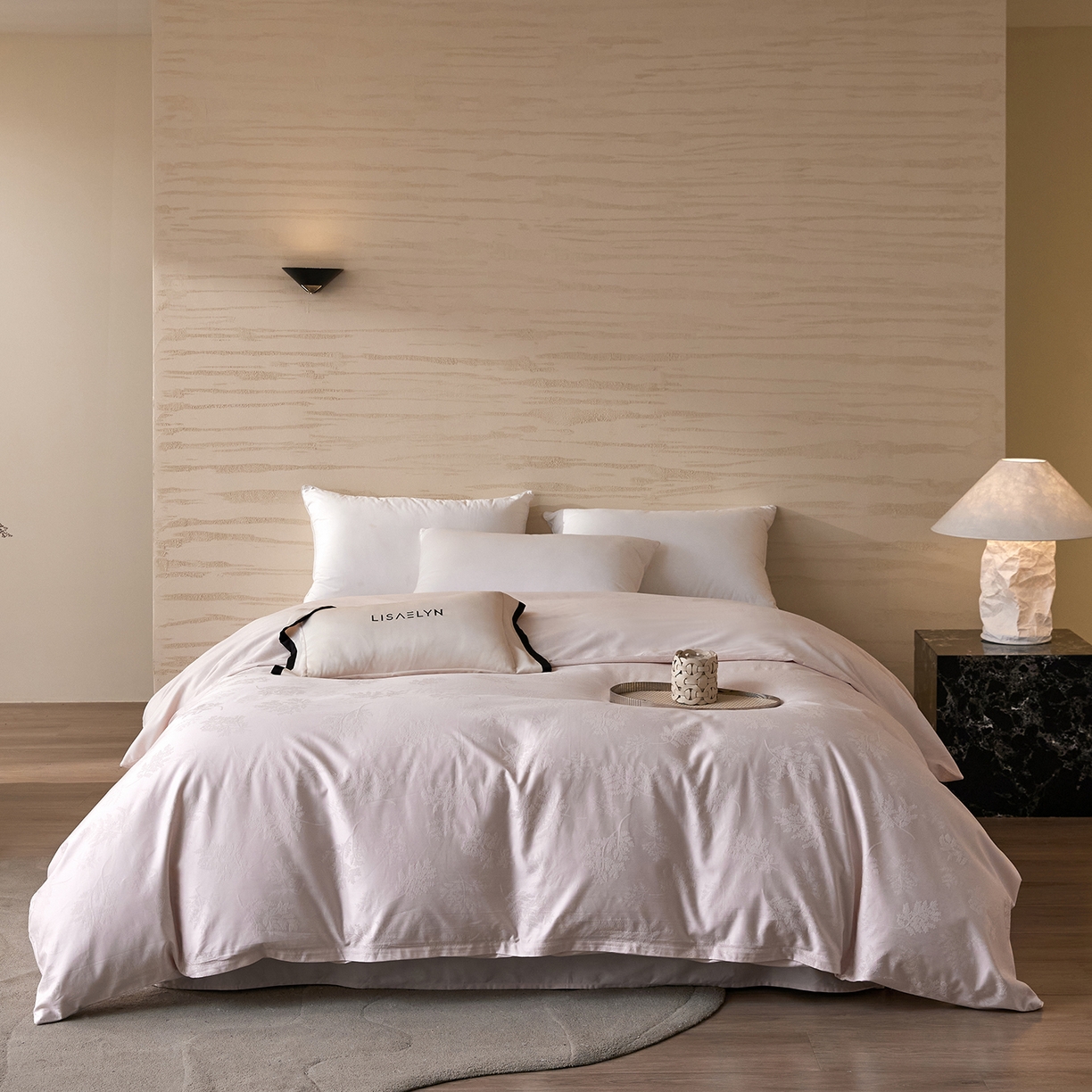 91家纺网 家纺一手货源 找家纺 梧桐树 2026新款60支长绒棉提花高奢系列四件套 TO5漫叶-粉玉