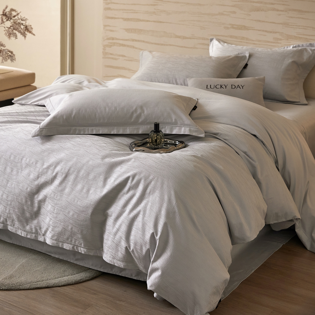 91家纺网 家纺一手货源 找家纺 梧桐树 2026新款60支长绒棉提花高奢系列四件套 T12玛吉灰