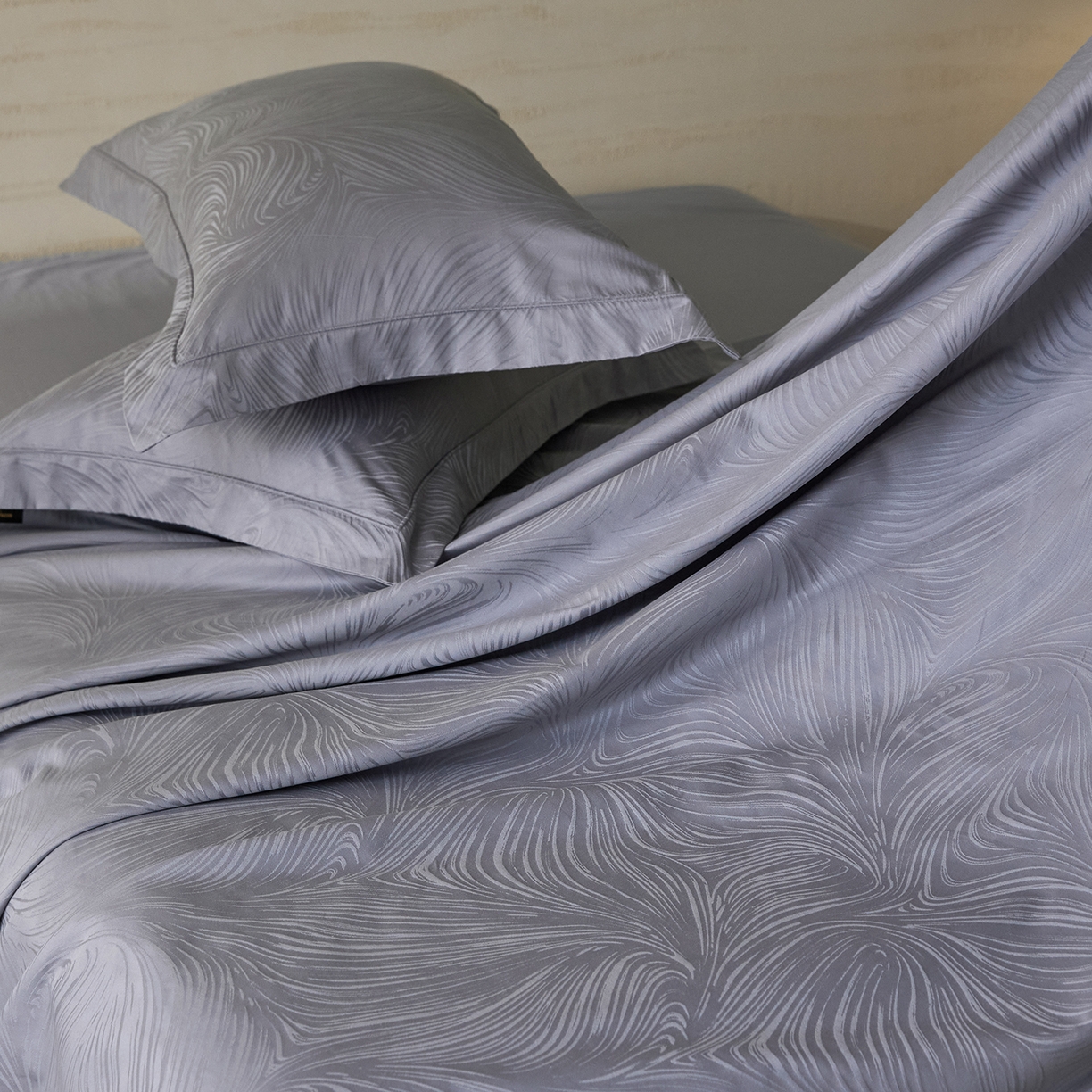 91家纺网 家纺一手货源 找家纺 梧桐树 2026新款60支长绒棉提花高奢系列四件套 T02幻境蓝紫