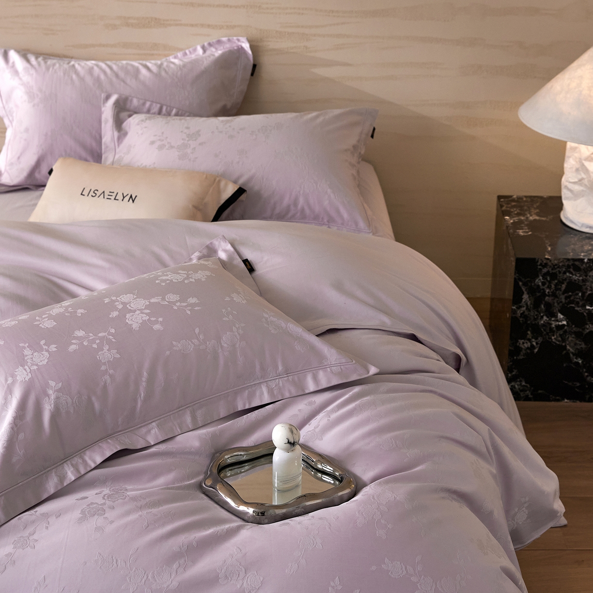 91家纺网 家纺一手货源 找家纺 梧桐树 2026新款60支长绒棉提花高奢系列四件套 T09赫本-紫