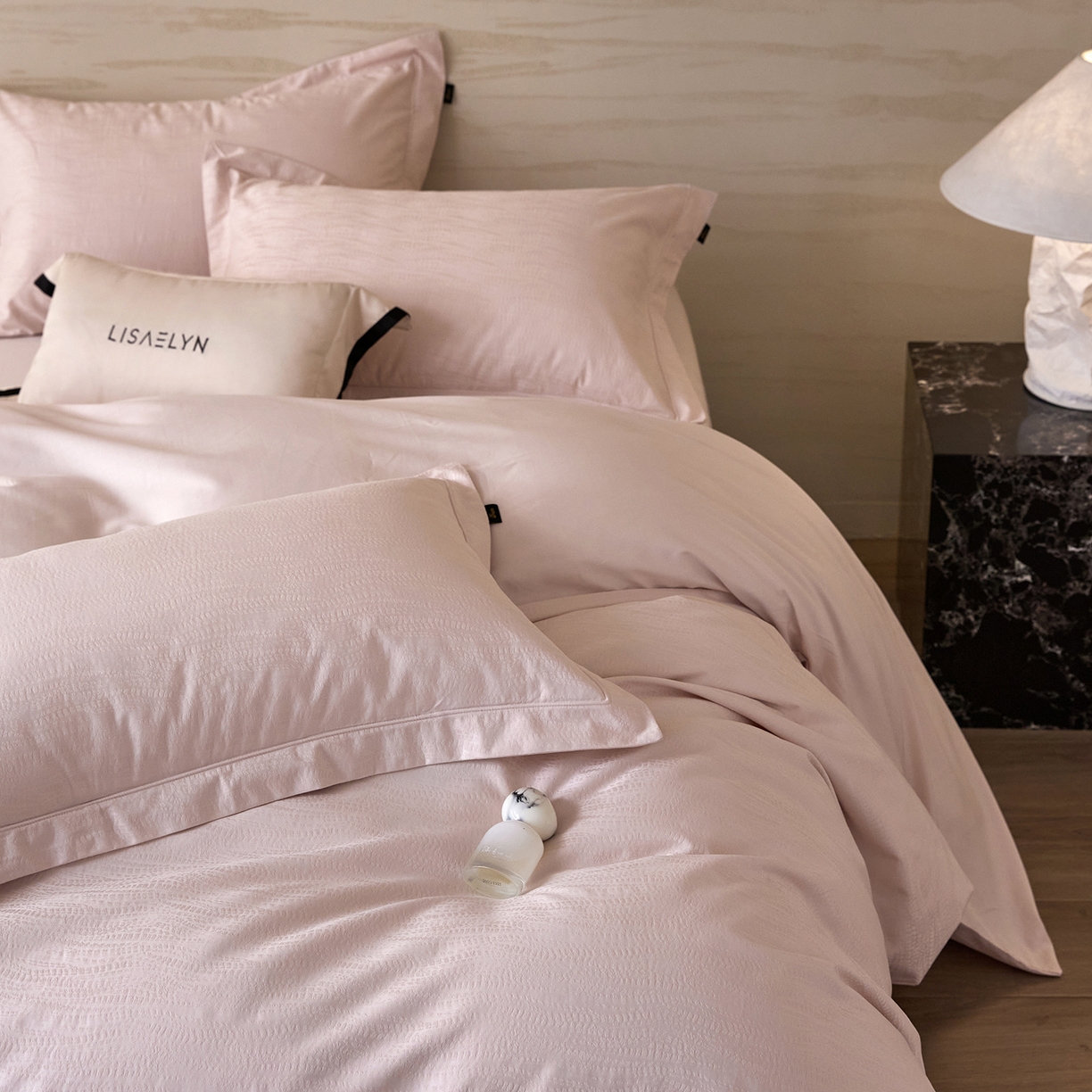 91家纺网 家纺一手货源 找家纺 梧桐树 2026新款60支长绒棉提花高奢系列四件套 T10玛吉-粉玉