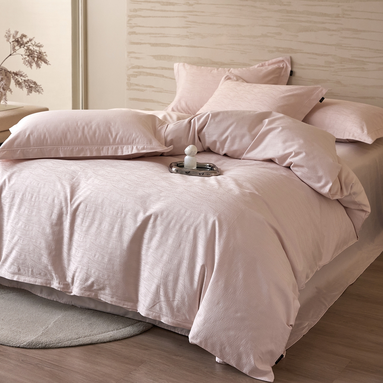 91家纺网 家纺一手货源 找家纺 梧桐树 2026新款60支长绒棉提花高奢系列四件套 T10玛吉-粉玉