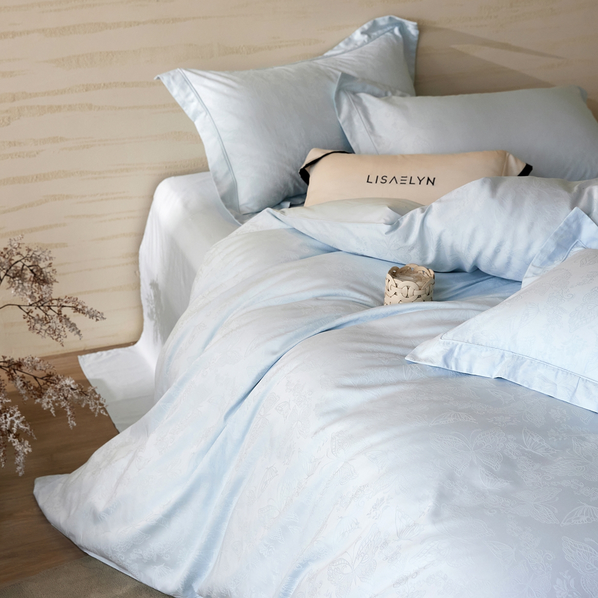 91家纺网 家纺一手货源 找家纺 梧桐树 2026新款60支长绒棉提花高奢系列四件套 T13羽蝶-蓝