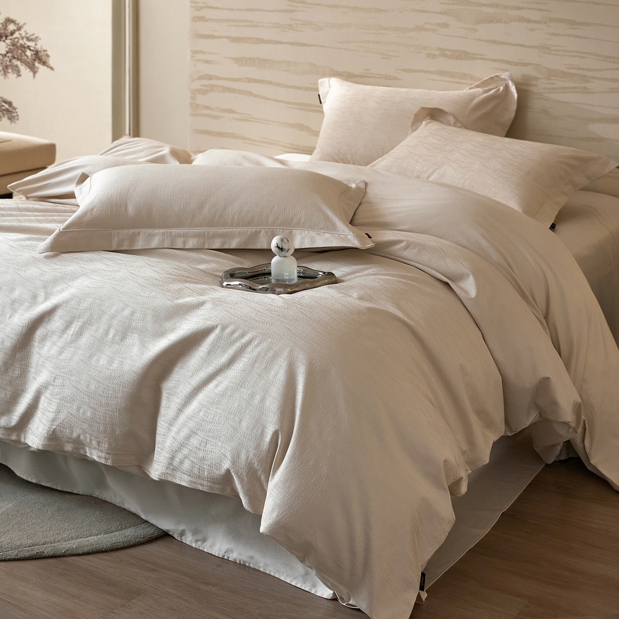 91家纺网 家纺一手货源 找家纺 梧桐树 2026新款60支长绒棉提花高奢系列四件套 T11玛吉卡其